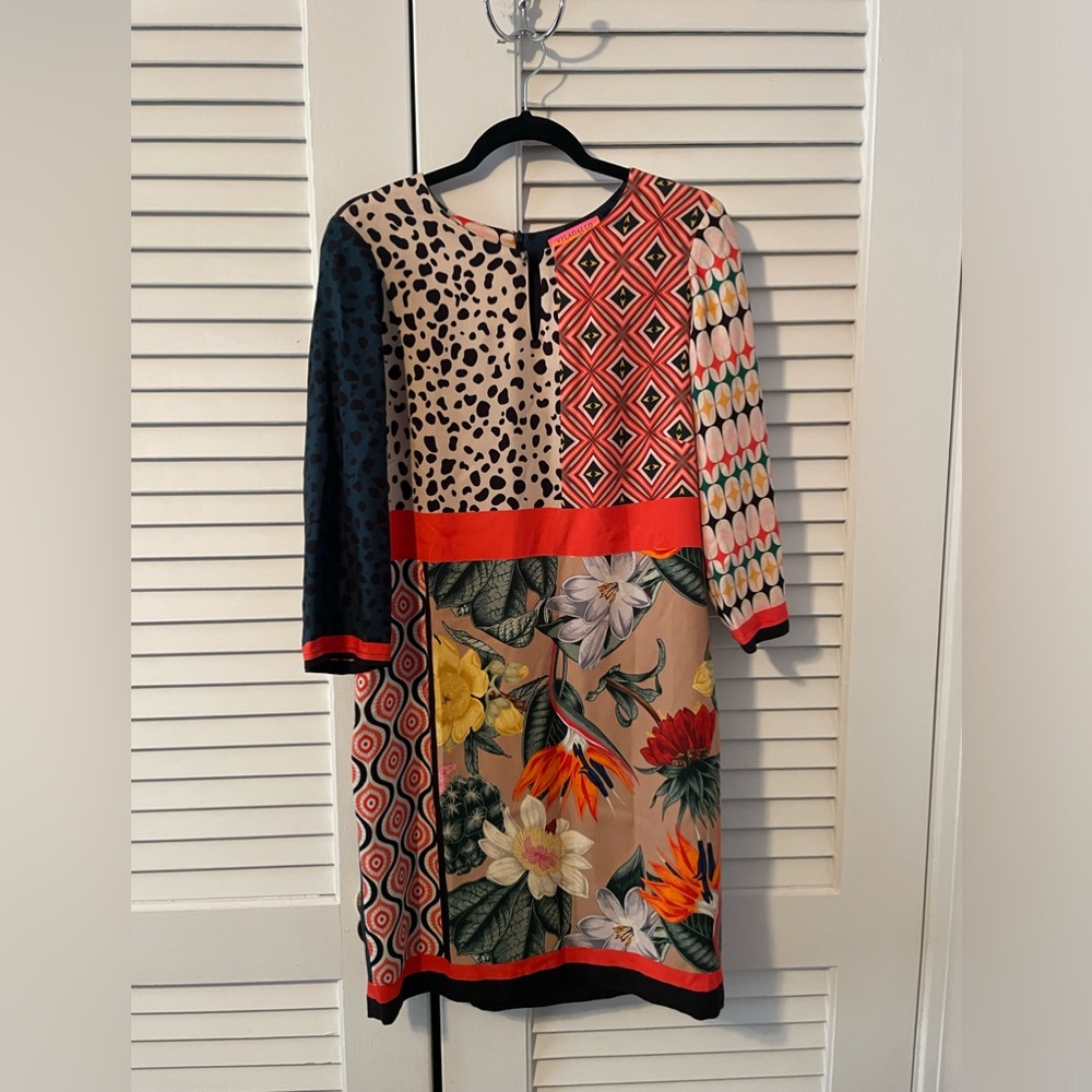 Vilagallo Tessa dress size 42 fully lined. Zipper back. Like new condition.